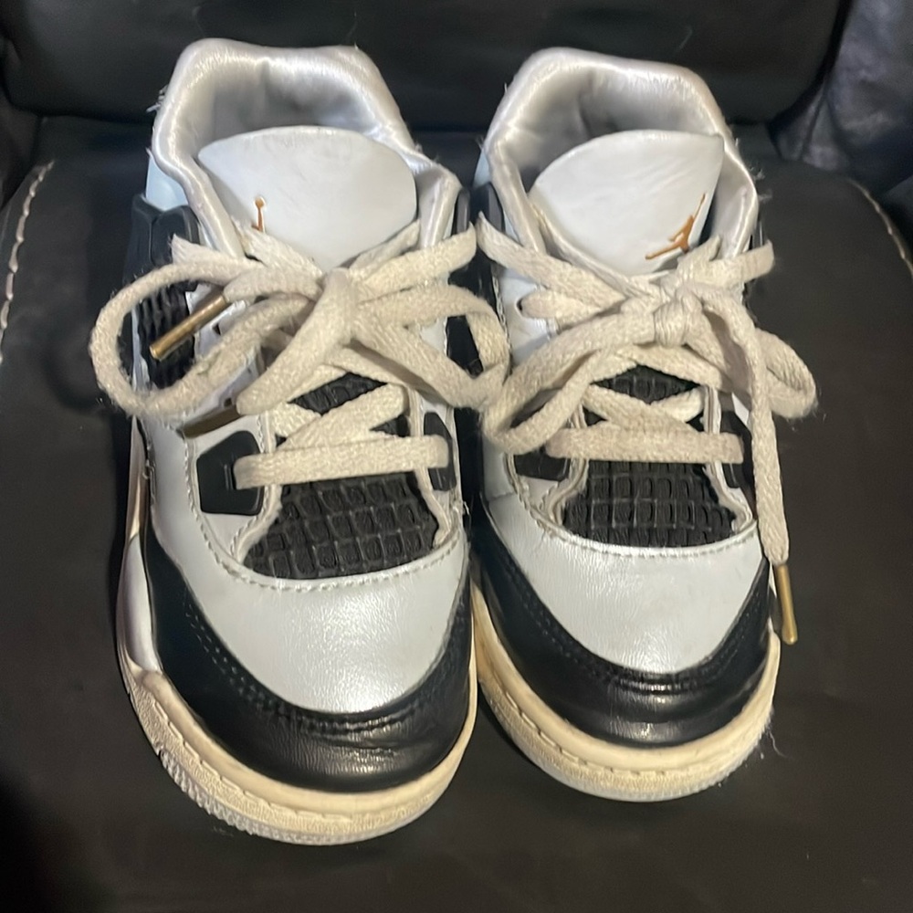 Used Jordan 4s platinum and white size 9c